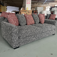 Canapé trois places gris moderne de luxe rembourré pour salon avec coussins décoratifs - Vente en gros de meubles de salon