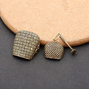 Porte-clés pendentif en laiton avec motif Fu et cinq grains, style rétro, accessoire pour voiture ou sac - Product Image 2