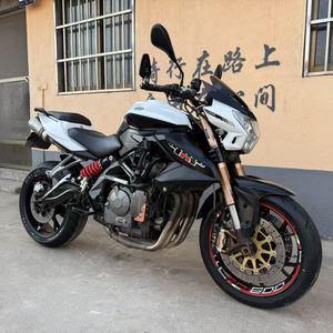 Benelli TNT <span class=keywords><strong>600</strong></span> Naked Bike, éclairage LED complet, transmission à 6 vitesses, cadre en treillis d'acier, motos à essence - Product Image 4