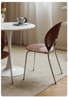 Chaise moderne en bois massif avec pieds en métal pour salle à manger, salon, bureau