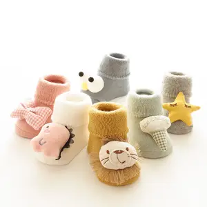 Kaus kaki lantai anti selip untuk bayi, aksesori bayi baru lahir kartun 3D boneka lucu, kaus kaki anak-anak, aksesori belajar jalan bayi