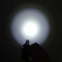 Taschen-Mini-Taschenlampe & Outdoor-Wandern AAA-Batteriebetriebene Medizinische Stiftlampe Geschenk Schlüsselanhänger Camping LED-Taschenlampe