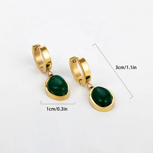 SLOONG Boucles d'oreilles en plaqué or 18 carats avec pendentif en pierre naturelle verte Boucles d'oreilles Huggie couleur or <span class=keywords><strong>Bijou</strong></span> vintage pour femmes - Product Image 6