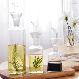 56H Glas Olivenöl-Flaschen-Dispenser 500 ml grünes Öl und Essig Rüben mit Ausgießer und Trichtholz Olivenöl-Karaffe Dekanter