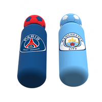 Couvercle de bouteille d'eau personnalisé et en gros de conception de ballon de football manchon de couvercle en silicone pour bouteilles d'eau sous vide thermos