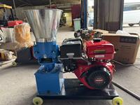 Petite machine à granulés d'alimentation directe d'usine pour moteur diesel à essence à usage domestique pour le bétail de volaille