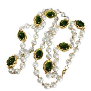 Collier en fausses perles avec incrustation de verre vert, chaîne de pull, style vintage pour femme, serti clos, perles blanches, bijoux en laiton, usage quotidien - Product Image 3