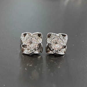 Mini orecchini a forma di fiore di Bauhinia per donna, stile floreale scintillante, gioielli eleganti per le orecchie - Product Image 1