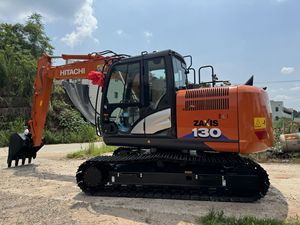 Excavatrice sur chenilles Hitachi ZX130 6A, puissante pelle hydraulique de 13 tonnes avec technologie de pointe, moteur et boîte de vitesses à faible consommation de carburant - Product Image 1