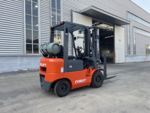 EVERLIFT FG15 Carrello Elevatore LPG da 1500kg a <span class=keywords><strong>Prezzo</strong></span> di Fabbrica, Traslatore Laterale, Montante a 3 Stadi, Forche 1500x200mm, Motore Nissan K21/K25 - Product Image 3