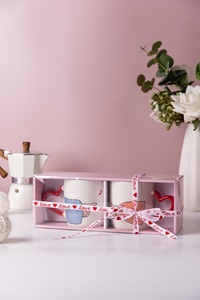 Set <span class=keywords><strong>di</strong></span> Tazze per Coppie Romantiche ed Ecologiche in Porcellana Riutilizzabile, Rosso e Bianco, 400ml, con Manico <span class=keywords><strong>a</strong></span> <span class=keywords><strong>Forma</strong></span> <span class=keywords><strong>di</strong></span> <span class=keywords><strong>Cuore</strong></span>, Confezione Regalo per Matrimonio, Lavabili in Lavastoviglie - Product Image 3