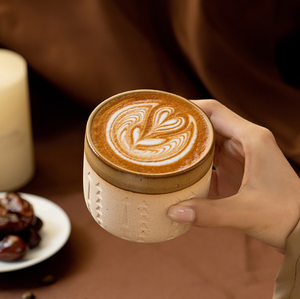 Taza de cerámica rústica para café expreso o té con asa, estilo vintage, con grabado de arquitectura árabe. - Product Image 2