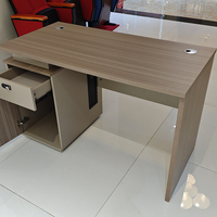 Bureau de direction en bois moderne en gros pour immeuble de bureaux Table de bureau PDG commercial avec fonction stable