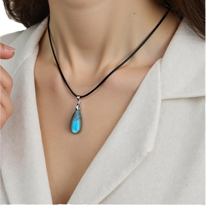 Colgante de Cuentas de Cristal Natural Azul Brillante para Collar y Uso Diario - Colección Temática Empresarial, Joyería de Moda, Regalo de Lujo - Product Image 1
