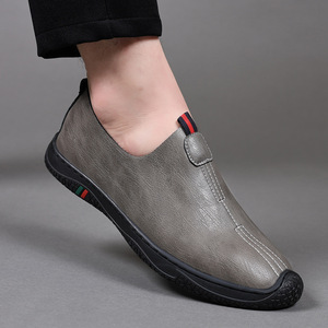 Mocassins en cuir pour hommes à enfiler, bout rond, semelle en caoutchouc respirante, chaussures d'été pour la conduite, couleur unie avec motif à rayures - Product Image 3