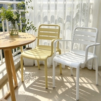 Chaise en plastique empilable sans accoudoirs, résistante aux intempéries, avec assise et dossier à lattes, robuste et légère, pour intérieur et extérieur