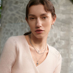 Nuevos Aretes Elegantes de Plata en Forma de U con Perlas Naturales, Estilo Minimalista para Mujer, Uso Diario - Product Image 3