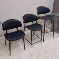 Tabouret de bar moderne de style italien avec dossier haut et revêtement en cuir, mobilier de bar réglable en hauteur, chaise à dossier haut