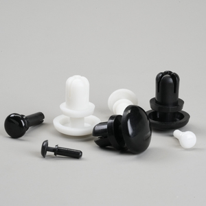Remache de Nylon de Expansión Tipo R LY Lianyang con Cabeza Redonda y Cierre a Presión, Fácil Instalación, Zhejiang China - Product Image 6