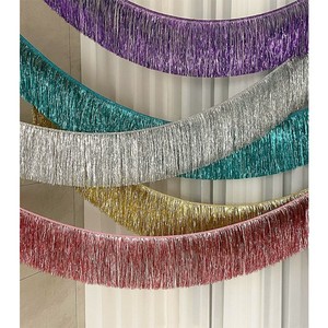 Ghirlanda di Frange Metalliche Dorate Eleganti da 6 Piedi per Eventi, Matrimoni, Feste e Celebrazioni di Compleanno - Vendita all'Ingrosso - Product Image 2