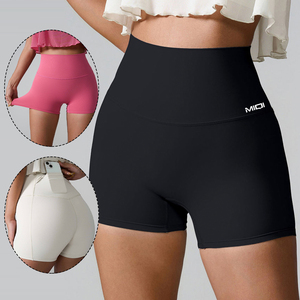 Pantalones cortos de motociclista de entrenamiento atlético de nailon rojo personalizado para mujer, mallas de yoga para gimnasio con cintura en V para correr y hacer ejercicio - Product Image 4