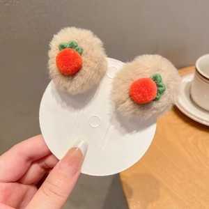 Paquete de un par de pinzas pequeñas de felpa Ximang para niñas, horquillas de cereza para otoño e invierno, pasadores laterales para la frente de niños - Product Image 4