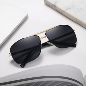 Occhiali da Sole da Uomo Iconici e Senza Tempo, Modello Pilota con Doppio Ponte, Montatura Rettangolare, Aste Dorate Classiche, Protezione UV400, Occhiali Casual per Esterni - Product Image 2
