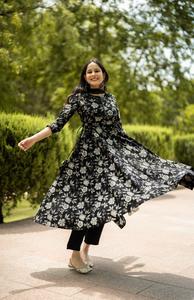 Nouveau concepteur imprimé Anarkali robe bonne qualité tissu beurre soie tenue lourde beurre soie avec impression numérique (entièrement cousu) - Product Image 5