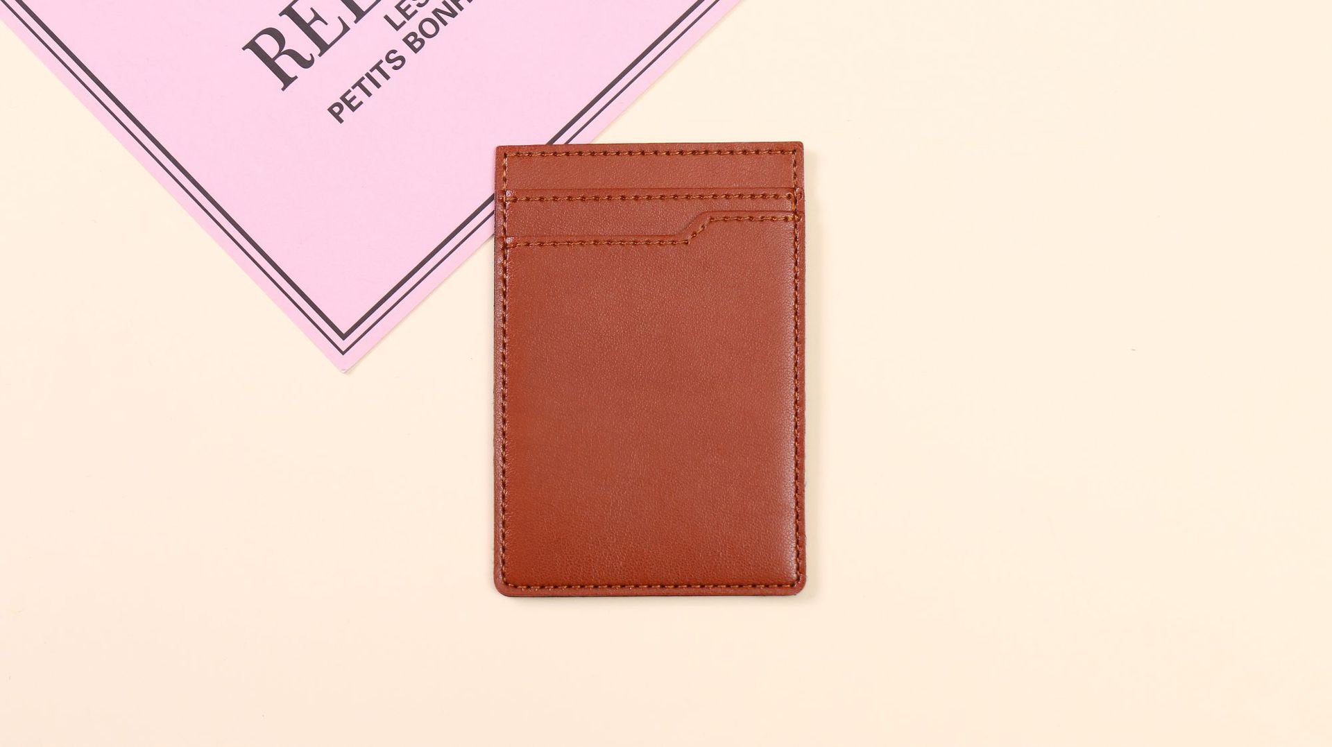 [sin anillo y sin atracción magnética]