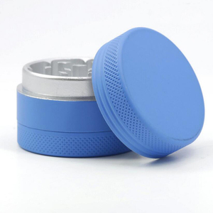 Grinder Classico Manuale in Lega di Alluminio da 40mm con Finitura Opaca, Colore Personalizzabile Blu o Rosa e Logo Privato - Product Image 3