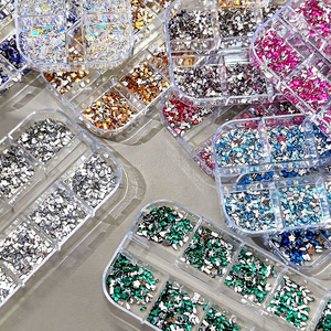 TSZS Meilleures ventes <span class=keywords><strong>Strass</strong></span> pour ongles en résine miniatures 12 compartiments, à dos plat, 3D, formes mélangées irrégulières, diamants colorés pour nail art - Product Image 1