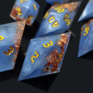 Dés polyédriques en résine à bords tranchants, peints à la main, multi-faces, avec remplissage en feuille d'or, pour jeux de rôle D&D. Ensemble de 7 jeux de table - Product Image 4