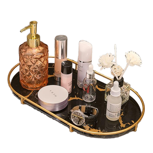 Plateau de service en verre et métal ovale avec un design minimaliste pour la garde-robe et l'utilisation alimentaire - Product Image 1