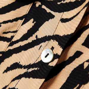 OEM orlo dritto donna graziosa tiger stripe stampa crepe camicia - Product Image 4