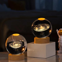 Lampe de nuit personnalisée 60MM 80MM gravée au laser 3D Saturne Lune, boule de cristal K9 polie à la main avec éclairage LED et base en bois