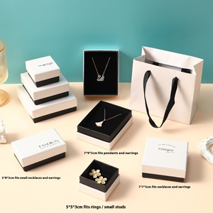 Caja de Regalo de Joyería con Patrón Cuadrado Rosa Claro para el Día de San Valentín, para Anillos, Aretes, Collares y Colgantes - Product Image 4