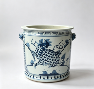 <span class=keywords><strong>Pot</strong></span> cylindrique de jardin <span class=keywords><strong>en</strong></span> porcelaine, style antique, peint à la main, motif animal bleu et blanc Kylin, double anse, Chinoiserie, motif Foo Dog - Product Image 1