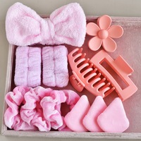 Kit de Soins Capillaires Rose Personnalisé 12 Pièces : Bandeau Nœud, Bracelets, Pinces Multi-Griffes, Chouchous en Velours – Idéal pour la Salle de Bain et les Voyages
