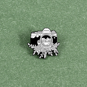 Sac à dos en denim pour caméra de voyage en plein air, épingles en émail pour appareil photo de fleurs de forêt de montagne, vente en gros - Product Image 5