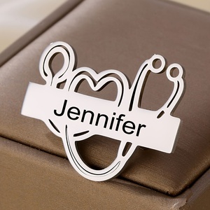 Nome personalizado Broche Jóias Pino De Lapela De Aço Inoxidável Gravado Nome Emblema Presente Para Médico Enfermeira - Product Image 1
