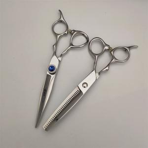 Ciseaux à cheveux KIU-01, ciseaux à effiler 62 mm en acier inoxydable, outil de beauté pour droitiers avec design pierre précieuse bleue - Product Image 2