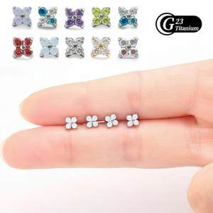 Orecchini a Perno con Quadrifoglio in Zirconia G23 per Piercing alla Cartilagine, Filettatura Interna per Helix, Vendita all'Ingrosso - Product Image 1