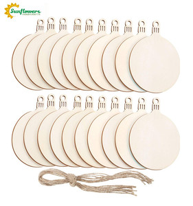 Venta al por mayor de adorno artesanal de madera de pino de estilo natural rebanadas pintadas a mano DIY decoración de Navidad colgante de pared para niños - Product Image 1