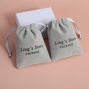 Bolsa de Terciopelo para Joyería con Logotipo Personalizado, 13*18 cm, Color Gris Suave, con Cordón y Estampado Elegante para Empaque de Regalos - Product Image 2