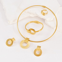 Ensemble de bijoux tendance rétro en acier inoxydable doré, grand collier ras-du-cou, bracelet, bague et boucles d'oreilles pour femme