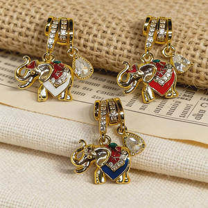 CZ9357 <span class=keywords><strong>Abalorio</strong></span> de moda con diseño de gato y circonita, chapado en oro de 18k, esmaltado, con doble colgante y orificio grande, compatible con pulseras de estilo europeo - Product Image 4