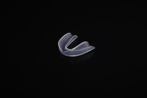 Protège-dents multifonctionnel pour la boxe, le basket-ball, la crosse, le football, les arts martiaux, le hockey et tous les sports de contact. - Product Image 2