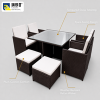 Ensemble de salle à manger d'extérieur 9 pièces en rotin PE, table carrée en verre, 4 fauteuils, 4 poufs cubes, pour patio et jardin