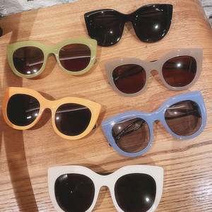 Gafas de Sol Redondas Estilo Ojo de Gato con Degradado Vintage de Moda 2022, Color Caramelo para Mujer - Product Image 6