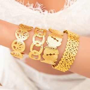 Bracelet en acier titane plaqué or 18 carats à motif géométrique, motif feuille large, bracelet unisexe tendance, bijoux - Product Image 2